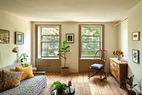 Flat 4, 14 Clapton Terrace, London, E5 9BW