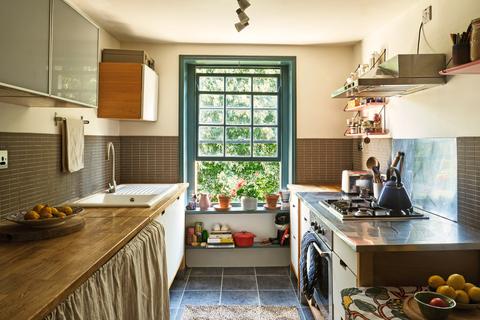 Flat 4, 14 Clapton Terrace, London, E5 9BW