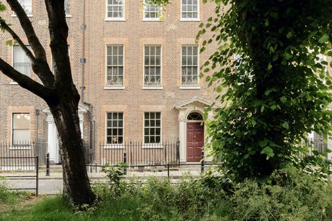 Flat 4, 14 Clapton Terrace, London, E5 9BW