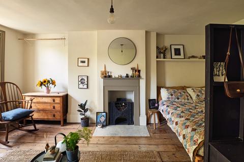 Flat 4, 14 Clapton Terrace, London, E5 9BW
