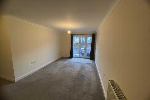 2 bedroom flat to rent, Folkestone Road, Dover, CT17