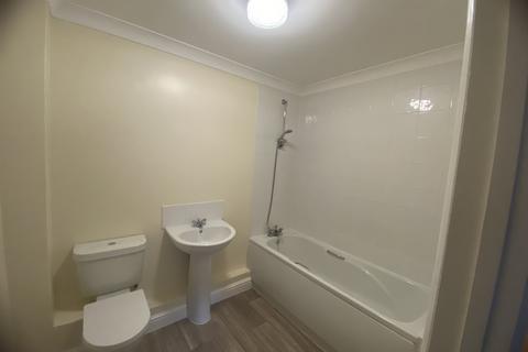 2 bedroom flat to rent, Folkestone Road, Dover, CT17