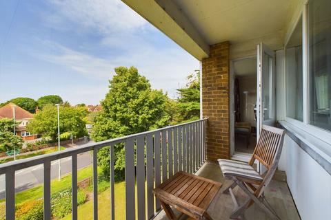 1 bedroom flat for sale, Wellington Court, Grand Avenue, Worthing, BN11