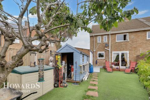 3 bedroom semi-detached house for sale, Beechwood Gardens, Lowestoft