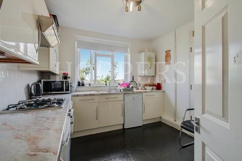 2 bedroom flat for sale, Crest Road, London, NW2