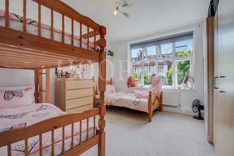 2 bedroom flat for sale, Crest Road, London, NW2