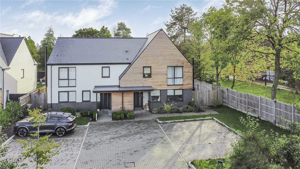 London Road, Thame OX9 5 bed semi-detached house - £600,000