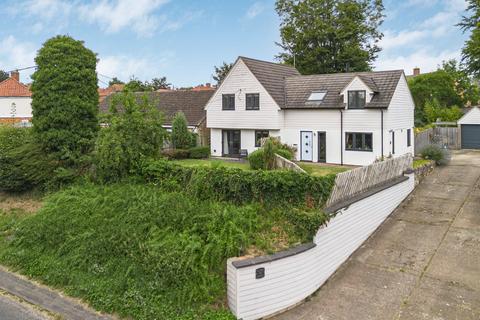 4 bedroom detached house for sale, Bicester Road, Aylesbury HP18