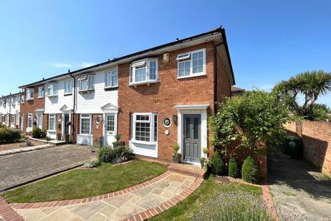 3 bedroom end of terrace house for sale, Garrick Close, Surrey TW18