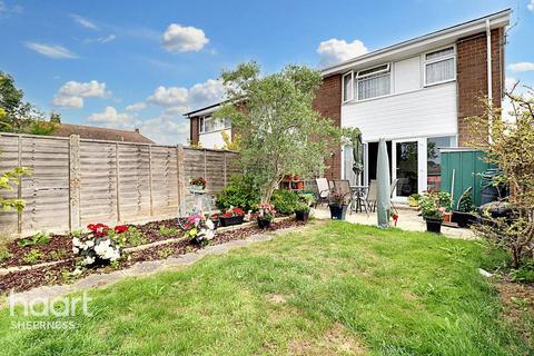 3 bedroom end of terrace house for sale, Bramley Way, Eastchurch