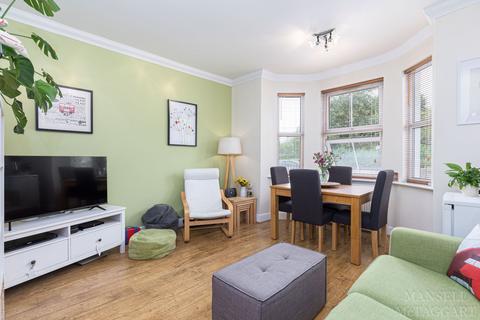 1 bedroom flat for sale, Moat Road, East Grinstead RH19