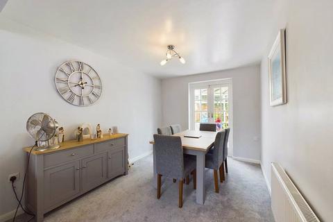 4 Bramhope Close, Worcester, WR4 0BG