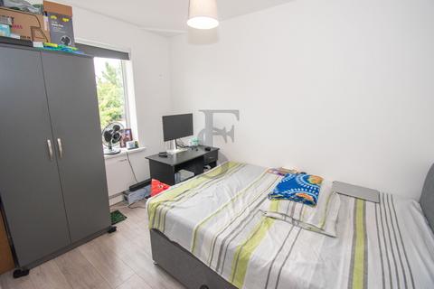 14a Roseway, Leicester, LE4 7GW