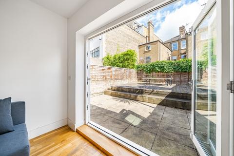 3 bedroom flat to rent, Crewdson Road London SW9