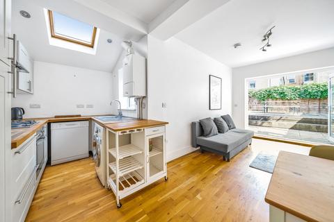 3 bedroom flat to rent, Crewdson Road London SW9