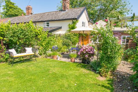 2 bedroom cottage for sale, Hunstead Lane, Brooke