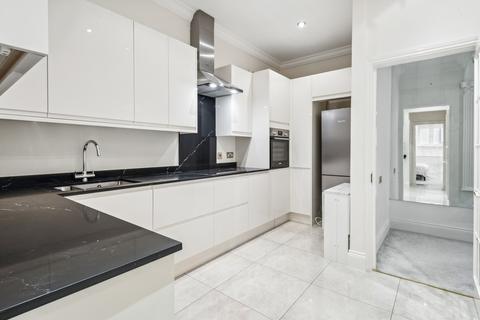 3 bedroom flat to rent, Cumberland Mansions, George Street, London