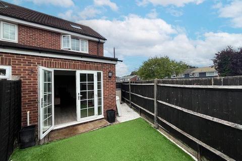 Flat 1b, 18 Myrtle Drive, Blackwater, Camberley, GU17 0JL