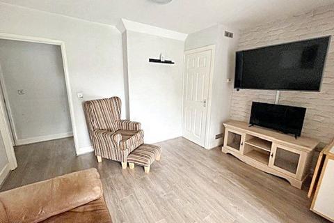 Flat 1b, 18 Myrtle Drive, Blackwater, Camberley, GU17 0JL