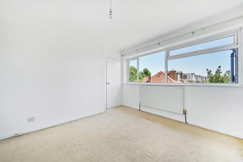 27 Wantage Road, London, SE12 8NA