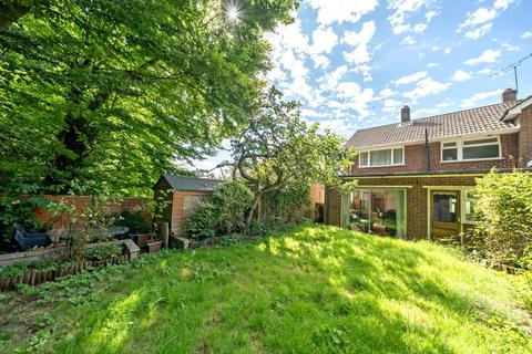42 Greenway, Chesham, HP5 2BX