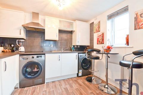 1 bedroom flat for sale, 4 Chinchen Close, East Cowes PO32