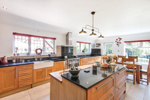 4 bedroom detached house for sale, Wrotham Road, Meopham, Gravesend, Kent, DA13