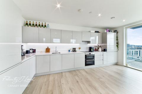 3 bedroom flat for sale, Silvertown Way, London, E16