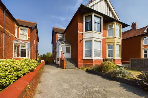 2 bedroom apartment for sale, St. Leonards Road West,  Lytham St. Annes, FY8