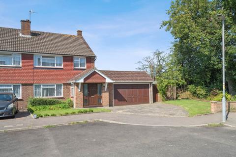 7 Hayfield Close, Bushey, WD23 3SX