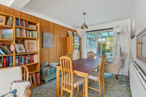 7 Hayfield Close, Bushey, WD23 3SX