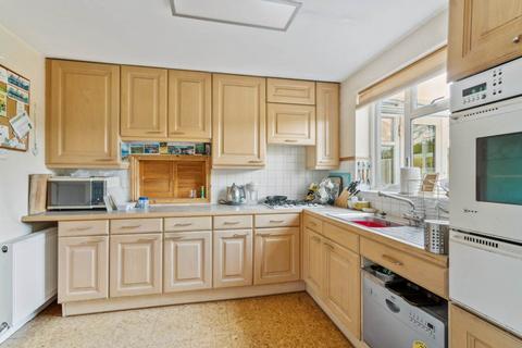 7 Hayfield Close, Bushey, WD23 3SX