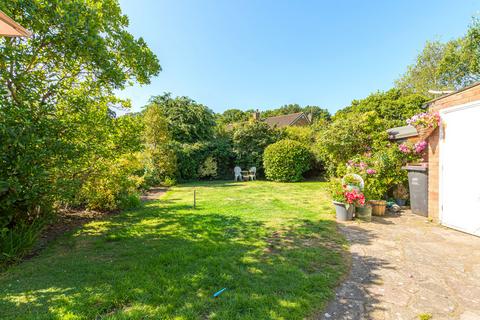 2 bedroom semi-detached bungalow for sale, Rolleston Avenue, Petts Wood, Orpington, BR5