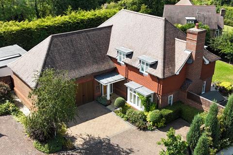 4 bedroom detached house for sale, Bishops Grove, Tadworth KT20