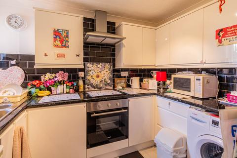 2 bedroom flat for sale, Orchard Gardens, Colchester, CO4