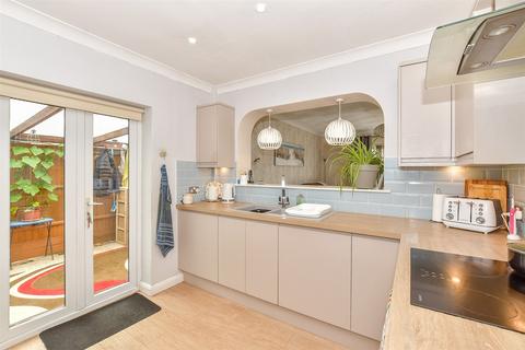 93 Dunes Road, Greatstone, New Romney, TN28 8SW