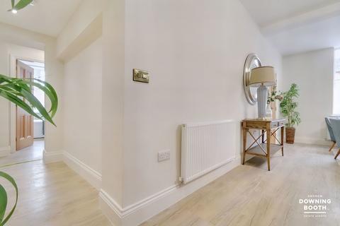 2 bedroom flat for sale, Queen Street, Lichfield WS13