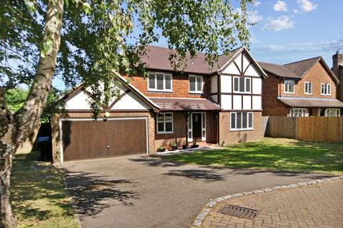 5 bedroom detached house for sale, Kinnibrugh Drive, Dormansland, Lingfield, RH7