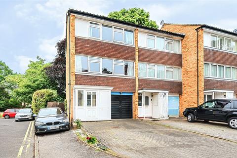 3 bedroom end of terrace house for sale, Thurlton Court, Surrey GU21