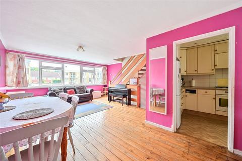 3 bedroom end of terrace house for sale, Thurlton Court, Surrey GU21