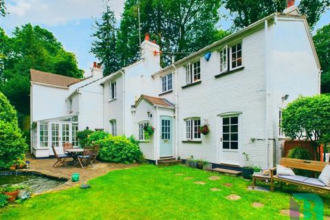 5 bedroom cottage for sale, Sandy Lane, Woburn Sands MK17