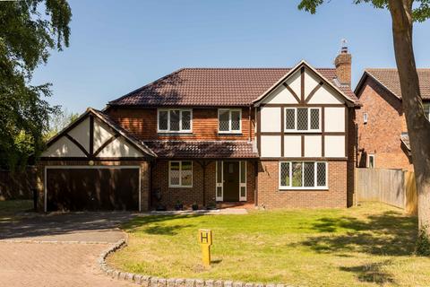 5 bedroom detached house for sale, Kinnibrugh Drive, Lingfield RH7