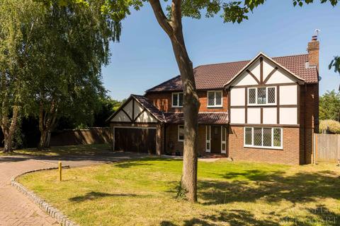 5 bedroom detached house for sale, Kinnibrugh Drive, Lingfield RH7