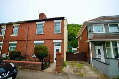 3 bedroom end of terrace house to rent, Risca Road, Cross Keys, NP11