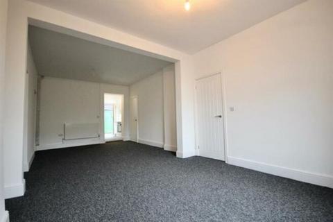 3 bedroom end of terrace house to rent, Risca Road, Cross Keys, NP11