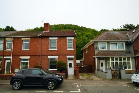 3 bedroom end of terrace house to rent, Risca Road, Cross Keys, NP11