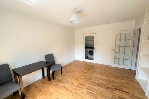 1 bedroom flat to rent, Balcarres Terrace, Dundee, DD4