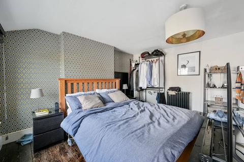 46 Faversham Road, London, SE6 4XF