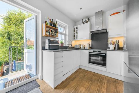 116 Tilehurst Road, London, SW18 3EY