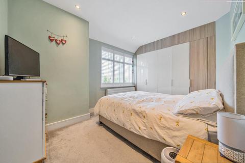 116 Tilehurst Road, London, SW18 3EY